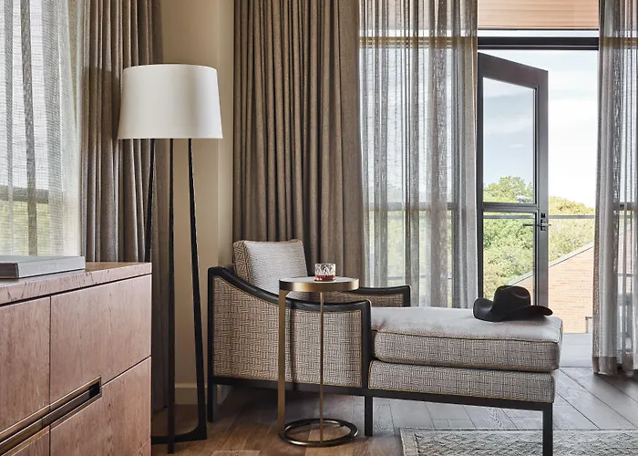Bowie House, Collection Hotel