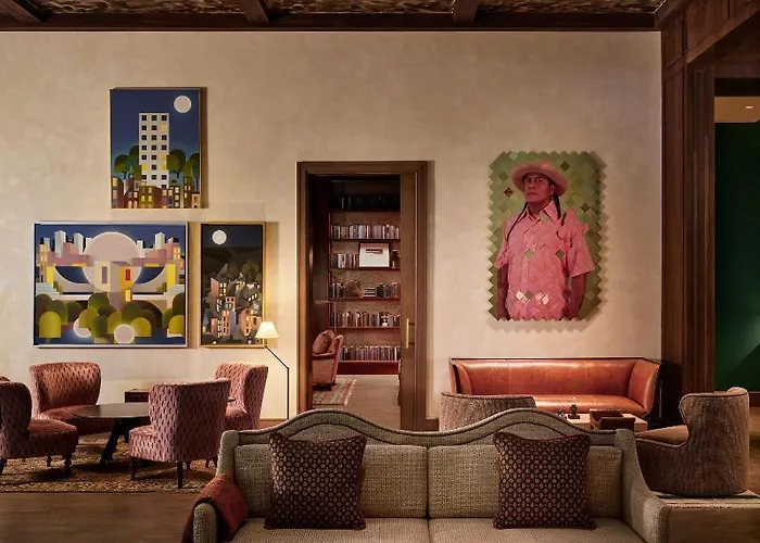 Bowie House, Collection